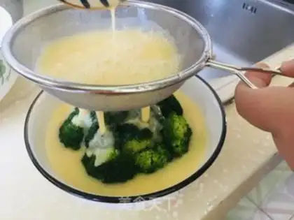 Make The broccoli steams the egg step 1
