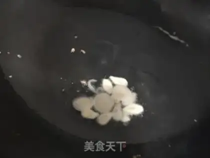Make Mushroom fried eggs step 4