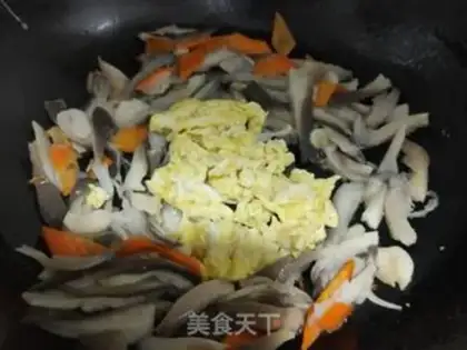 Make Mushroom fried eggs step 7
