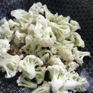 Make Garlic tomato fried vegetables step 3