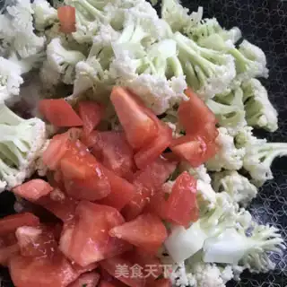 Make Garlic tomato fried vegetables step 4