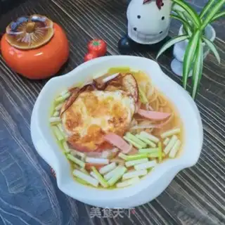 Make Ham garlic soup noodles step 6