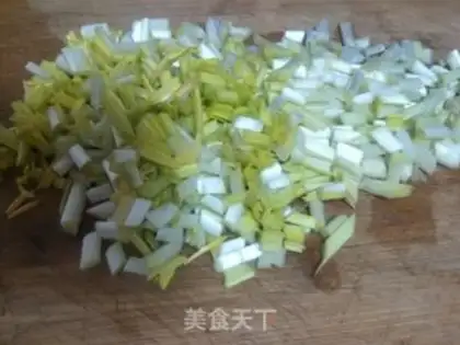 Make Garlic fried eggs step 1