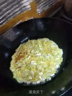 Make Garlic fried eggs step 3