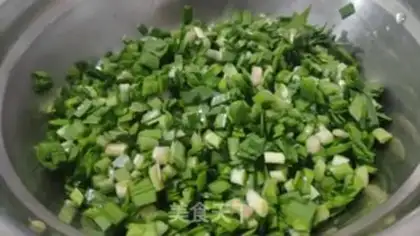 Make An egg box of celery step 1