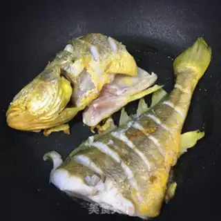Make Sour sauce and yellowfish step 3