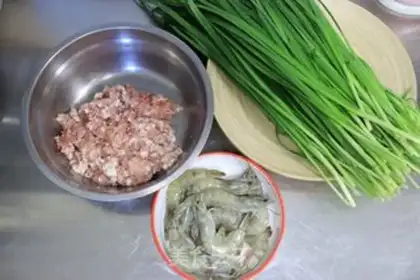 Make Pork shrimp dumplings step 1