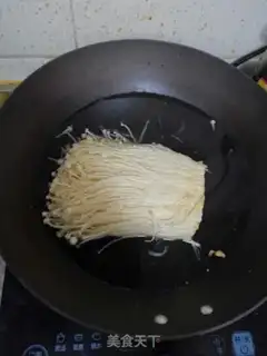 Make Golden mushroom roll step 2