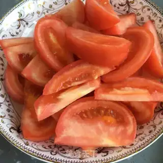 Make Tomato fried eggs step 1