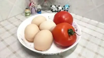 Make Tomato fried eggs step 0