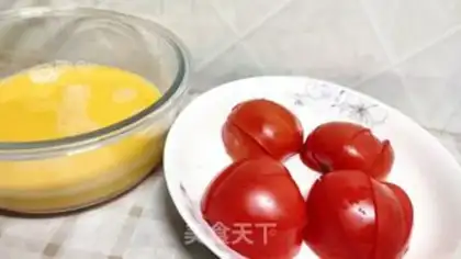 Make Tomato fried eggs step 1