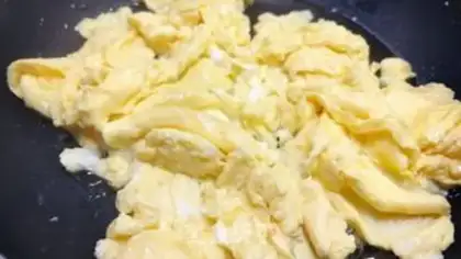 Make Tomato fried eggs step 2