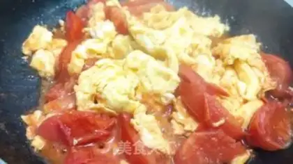 Make Tomato fried eggs step 3