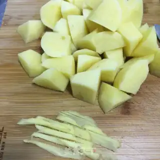 Make Pepper potatoes for chicken legs step 1
