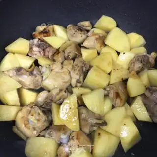 Make Pepper potatoes for chicken legs step 5