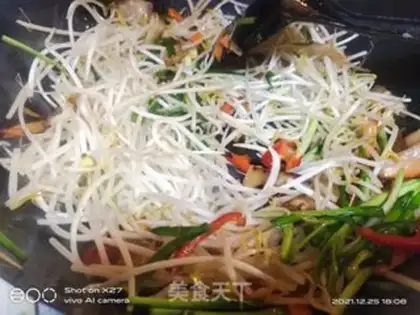 Make Scrambled bean sprouts step 3