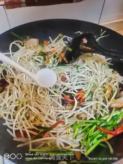 Make Scrambled bean sprouts step 4