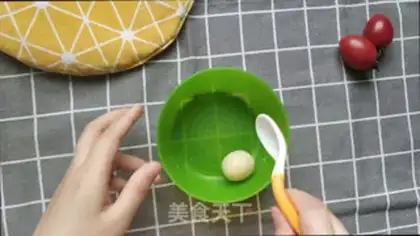 Make The baby eats yogurt step 0