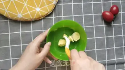 Make The baby eats yogurt step 1