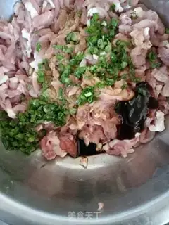 Make Homemade garlic sausages step 4