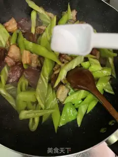 Make Five flowers of sausage and pepper step 7