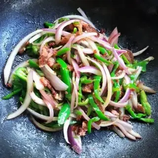 Make Onion pepper fried sausage step 6