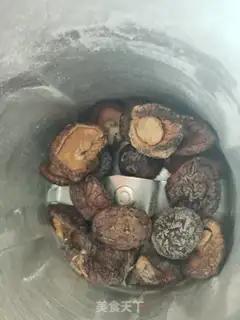 Make Homemade mushroom powder step 1