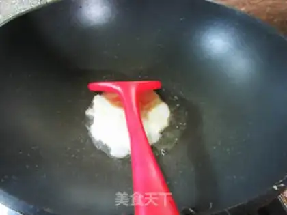 Make Egg shrimp-flavored soup step 1
