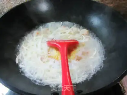 Make Egg shrimp-flavored soup step 2