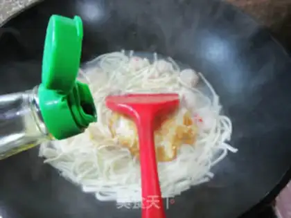 Make Egg shrimp-flavored soup step 3