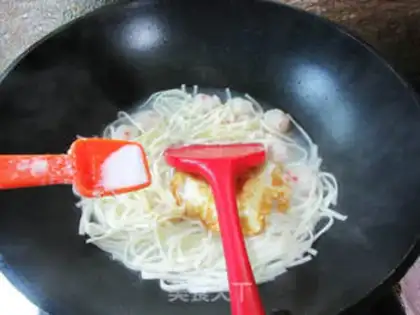 Make Egg shrimp-flavored soup step 4