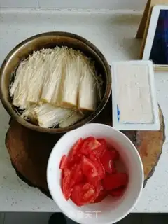 Make Tomatoes, tofu soup step 1