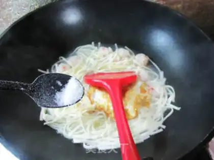 Make Egg shrimp-flavored soup step 5