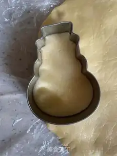 Make Christmas frosting cookies step 14