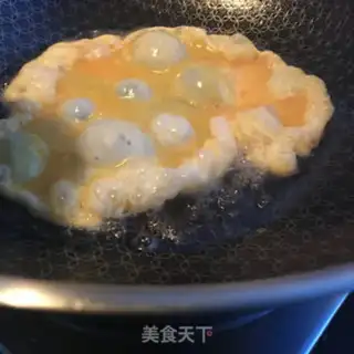 Make Tomato eggs and scissors step 4