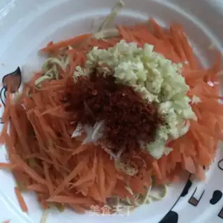 Make Oiled carrots and bean peels step 4