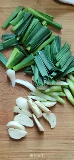 Make Garlic spicy sausage step 1
