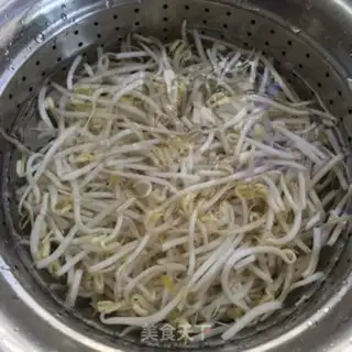 Make Onion bean sprouts dry step 1