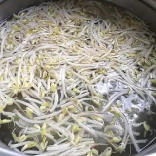 Make Onion bean sprouts dry step 2