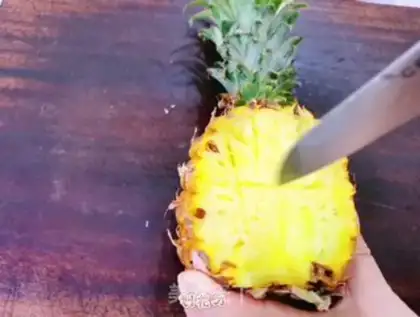 Make Pineapple rice step 1
