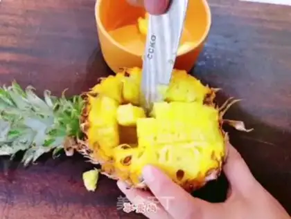 Make Pineapple rice step 2
