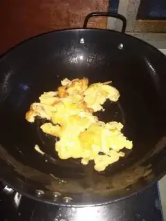 Make Spinach fried eggs step 3