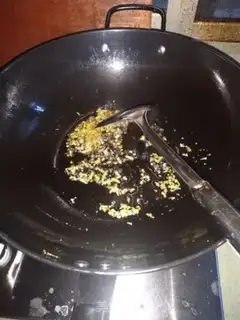 Make Spinach fried eggs step 4