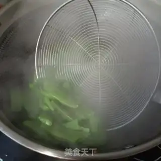 Make Spicy, shrimp and beans step 4