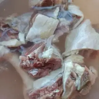 Make Potato-cooked goose legs step 1