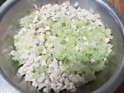 Make A tofu bun with white carrots step 3