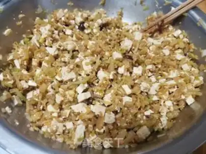 Make A tofu bun with white carrots step 5