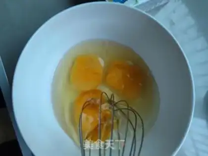 Make Milk steamed eggs step 1