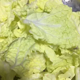 Make Meatball radish and cabbage soup step 2