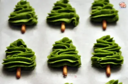 Make Christmas crackers step 6